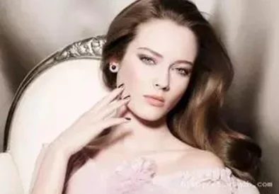 欧美性少女蛇蝎美人心真实的美在于善良与真诚，内外兼修方能绽放光彩