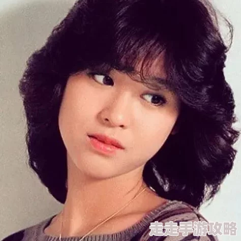 明星瘾乱近日某明星被拍到与神秘人士共进晚餐,引发网友热议。 明星瘾乱近日某明星被拍到与神秘人士共进晚餐,引发网友热议。