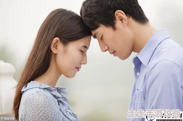 男生和女生一起相嗟嗟嗟两人互通心意后开始尝试交往