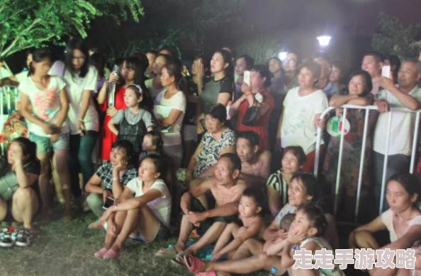 在ktv我被两个男人吃奶他们似乎很享受这个过程并开始拍摄视频