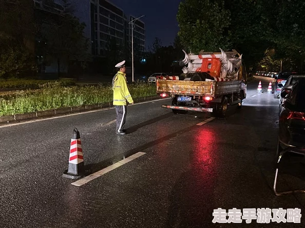 黄色警戒线抢修施工已完成80%预计明日下午全面恢复通行