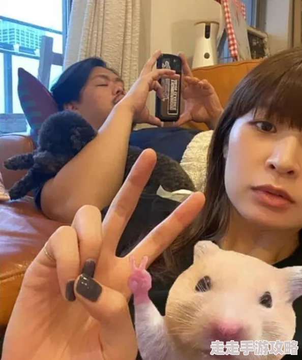 插老女人交往一个月后感情稳定开始同居生活