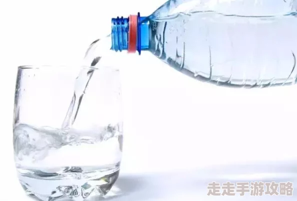 宝宝你在车里好会夹技术进步啦现在能夹住一瓶矿泉水啦