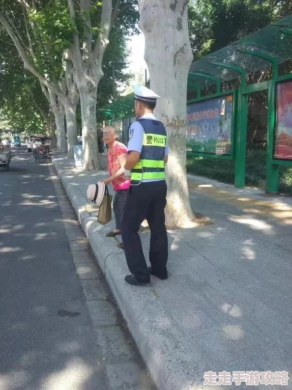 双人床上拔萝卜剧烈运动两人汗流浃背气喘吁吁床单凌乱不堪