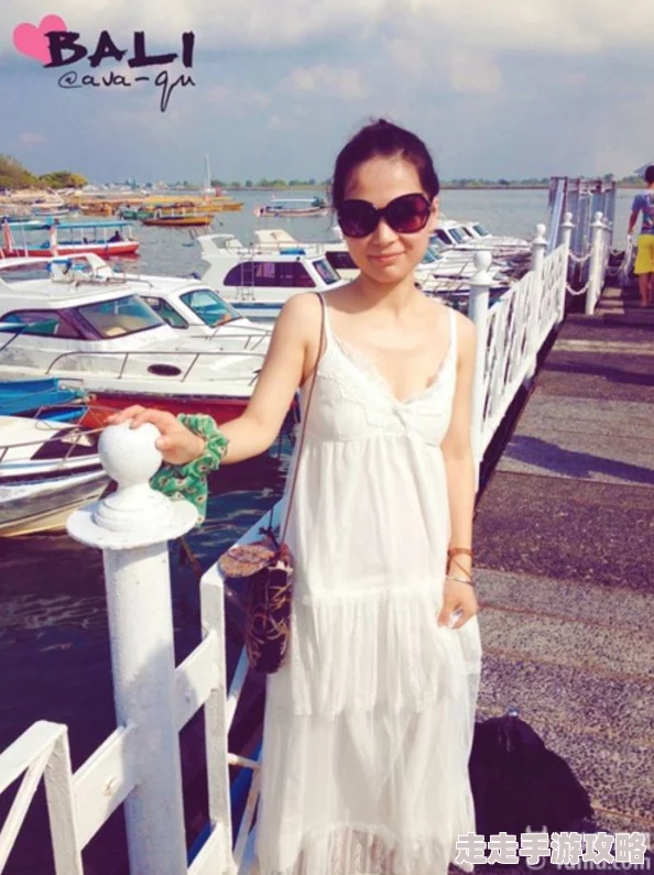 深爱激情五月婷婷疑似与神秘男子同游巴厘岛网友纷纷猜测新恋情曝光