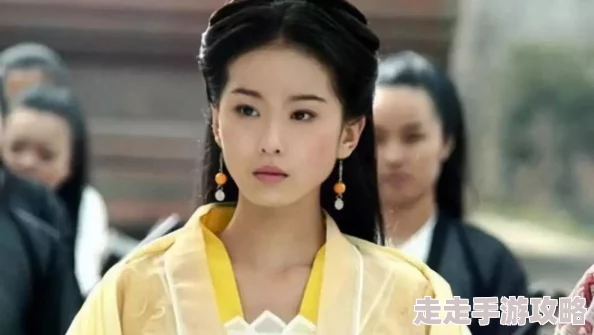 叶凡嫣然疑与神秘富商海外同游甜蜜牵手恋情曝光引猜测 叶凡嫣然疑与神秘富商海外同游甜蜜牵手恋情曝光引猜测
