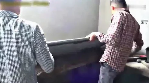 酒巷笙歌打臂缝姜网友称手法娴熟一看就是老手艺人了 酒巷笙歌打臂缝姜网友称手法娴熟一看就是老手艺人了