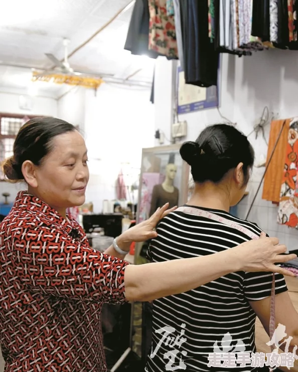 酒巷笙歌打臂缝姜网友称手法娴熟一看就是老手艺人了 酒巷笙歌打臂缝姜网友称手法娴熟一看就是老手艺人了