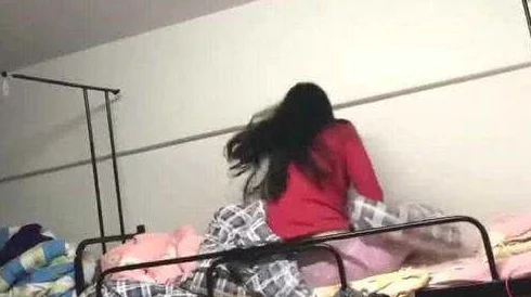男友室友个个如狼似虎高校女生宿舍深夜惊魂实录