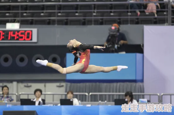 chinese体育生solo体操少年惊艳亮相柔韧与力量的完美结合